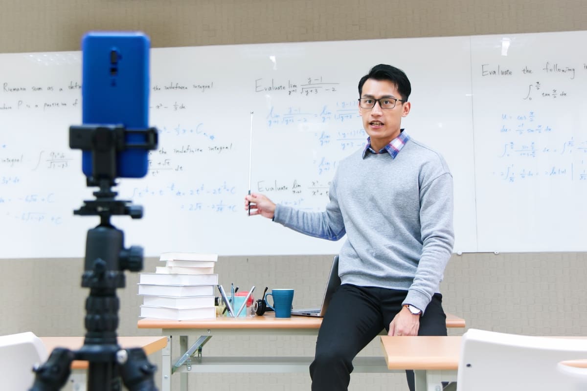 รูปแบบการจัด การเรียนการสอนออนไลน์รู้แล้วอย่างฮาจบ 6 รูปแบบ? 4 การจัดการเรียนการสอนออนไลน์ 01