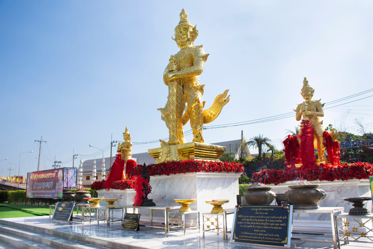 ท้าวเวสสุวรรณ (Thao Wessuwan) คาถาท้าวเวสสุวรรณท้าวเวสสุวรรณ 8 บทสวดบูชาท้าวเวสสุวรรณ บทบูชาท้าวเวสสุวรรณ