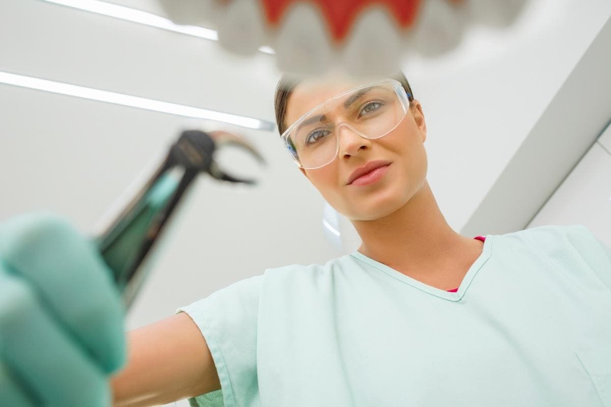 ฝันว่าเกือบโดนถอนฟัน (Dreamed that I almost had my teeth ext 3 ฝันว่าเกือบโดนถอนฟัน 01