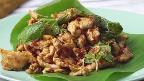 เมนูอาหารไทยยอดนิยม (Popular Thai food menu) เมนูอาหารไทยยอด 9 ยำหมูสะดุ้ง