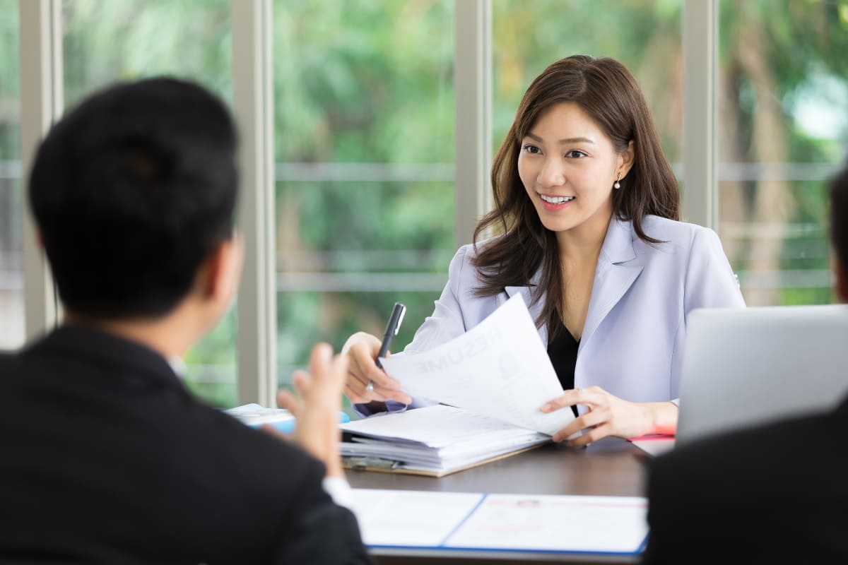 ไอเดียพูดเขียนโปรไฟล์ แนะนำตัวเองให้น่าสนใจ ประทับใจตลอด 8 วิธี? 4 วิธีการแนะนำตัวเอง