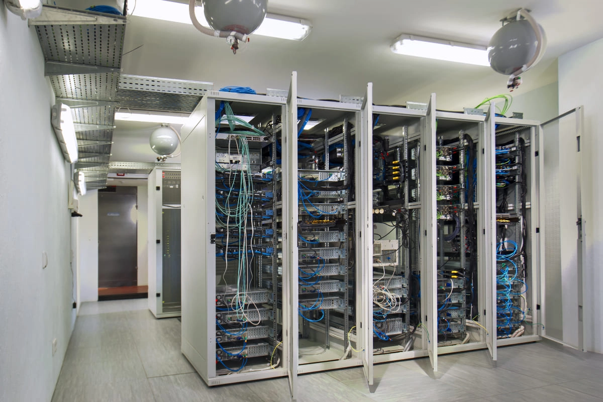 อุปกรณ์คอมพิวเตอร์ 5 หลักการทํางาน องค์ประกอบของคอมพิวเตอร์ ความหมายของคอมพิวเตอร์ 8 เมนเฟรมคอมพิวเตอร์ (Mainframe-Computer)